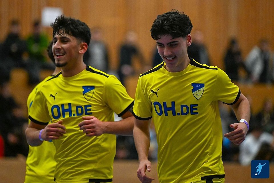 Die U19 des 1. FC Mönchengladbach setzt sich die Hallenkrone auf.