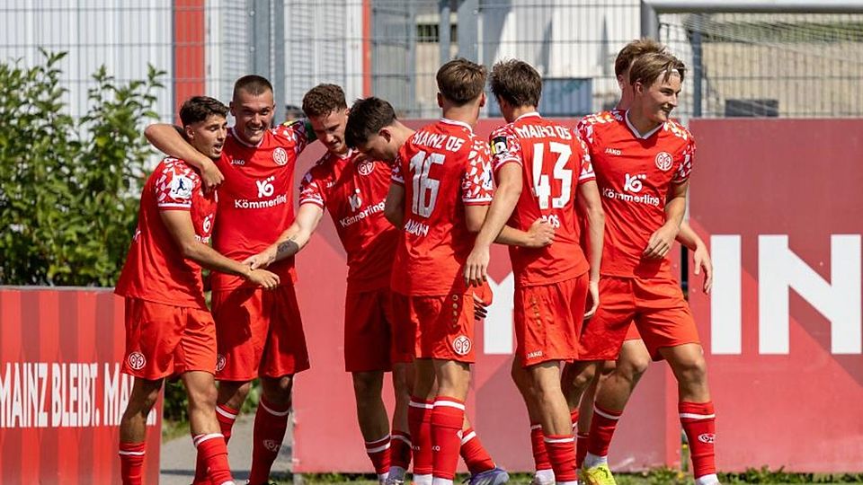Allen Grund zur Freude: Die U23 von Mainz 05 festigt sich nach Abstiegskampf plötzlich in der Spitzengruppe der Regionalliga Südwest. 	Archivfoto: Beautiful Sports/imago