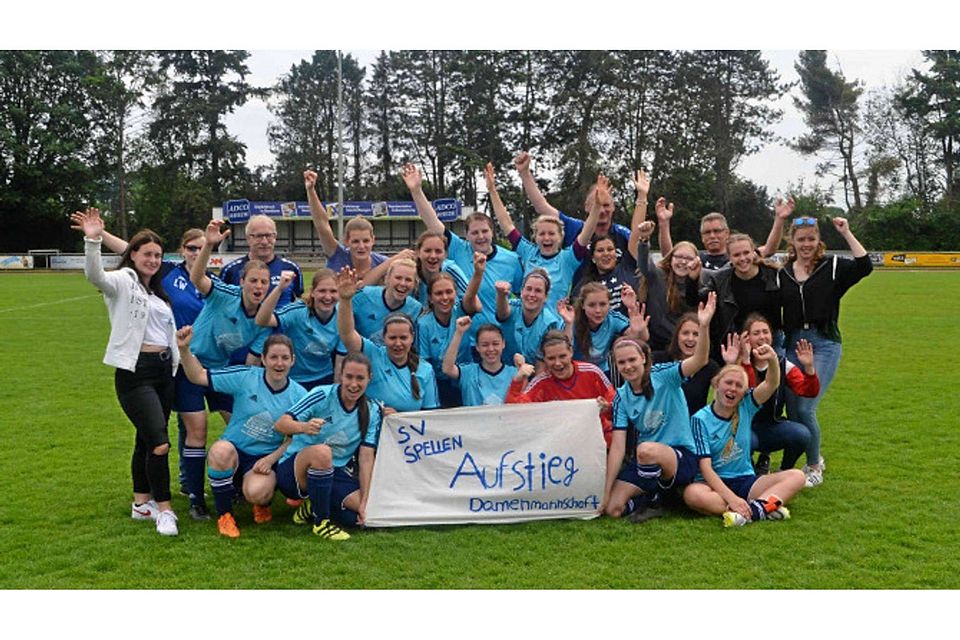 Jubel über den Aufstieg: das Frauen-Team des SV Spellen. Foto: SVS