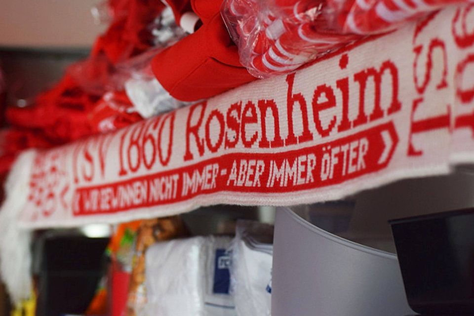 "Wir gewinnen nicht immer, aber immer öfter" - der TSV 1860 Rosenheim durchlebt sportlich wie finanziell schwierige Zeiten. F: Weigand