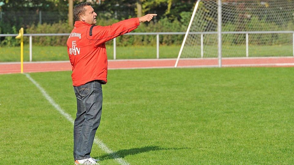Immer engagiert an der Außenlinie: Dieter Koch, Fußballcoach des TSV Tettnang. Fabian Repetz