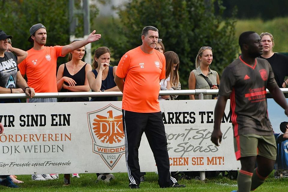 Vom Chefcoach zum Assistenten: „Louis van Gaal“, wie Stefan Krebs (Bildmitte) in Spielerkreisen genannt wird, tritt eine Stufe zurück auf der Trainerleiter.
