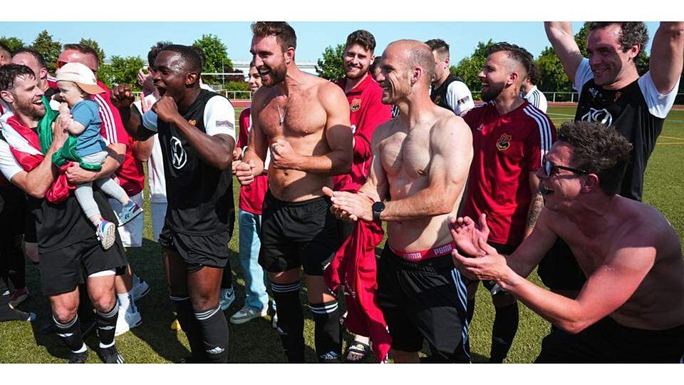 Es ist vollbracht: Die TSG Dorlar hat sich in der Fußball-A-Liga Wetzlar durchgesetzt und kann nun für die Kreisoberliga planen. Der 2:1-Sieg gegen Blasbach ermöglicht nicht nur den Aufstieg, sondern auch die Meisterschaft. (© PeB) 