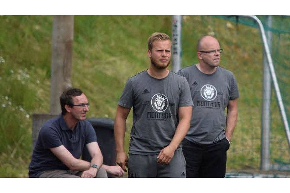 Daniel Wirtz (Mitte) und seine Montania aus Kürten sind am TV Herkenrath III vorbei. Foto: Franken