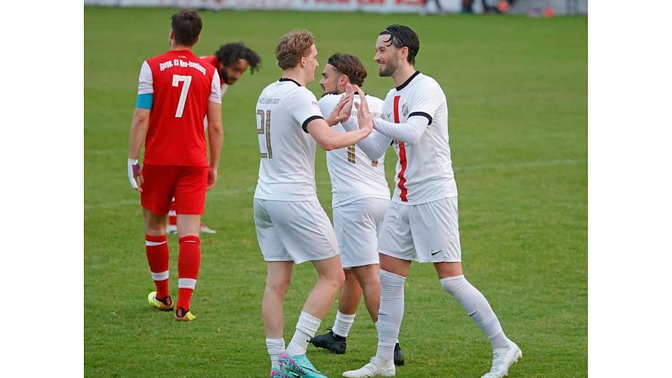 Torschützen: Leif Schirmacher (links) und Noel Wembacher (hier beim Jubel in einem früheren Spiel) gehörten zu den Torschützen beim 7:0-Sieg von RW Darmstadt in der Fußball-Verbandsliga beim FC Neu-Anspach.	Foto: Peter Henrich (HEN-FOTO)