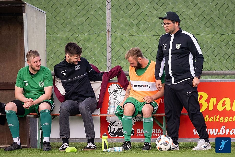 Aufhausens Interimscoach Stephan Nebauer (re.) musste in Haidlfing eine 1:3-Niederlage seiner Mannschaft quittieren. 
