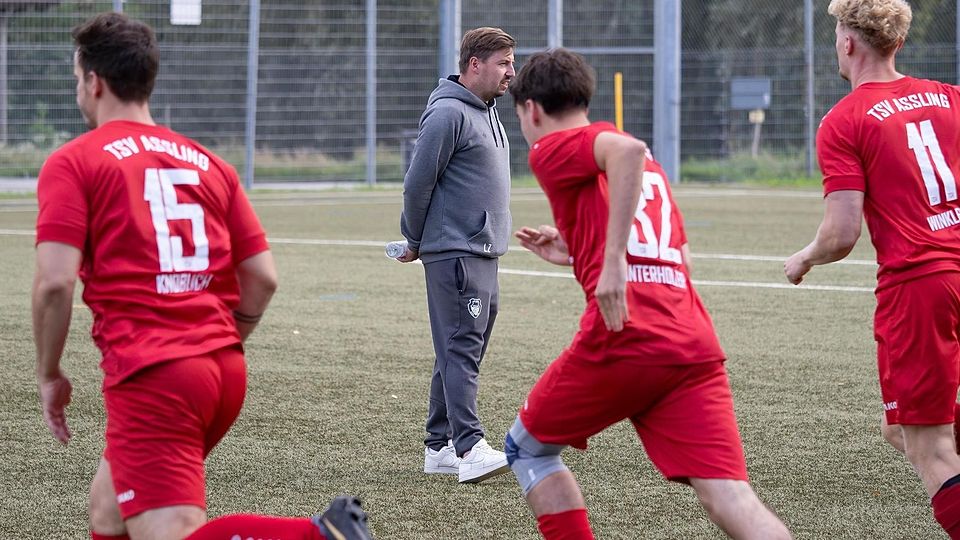 Laufen unter neuem Trainer: Aßlings Fußballer werden nun von Laszlo Ziegler angeleitet.