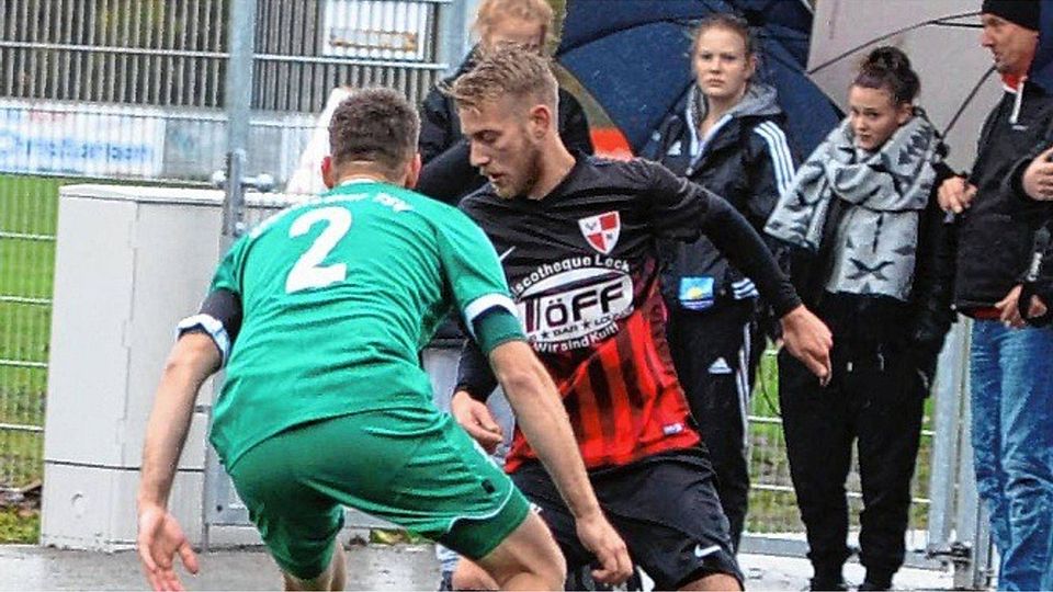 Der Niebüller Lukas Pieczonka (rechts) erzielte bei IF Tönning den Treffer zum 4:0-Endstand. Foto:Wrege
