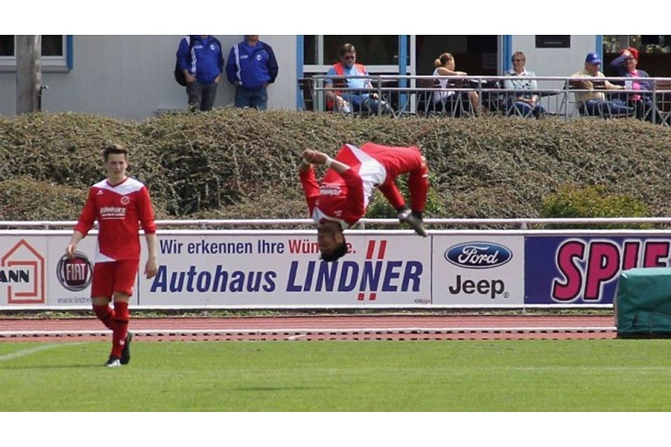 Murat Ersoy feierte seinen Treffer gewohnt akrobatisch. F: Müller