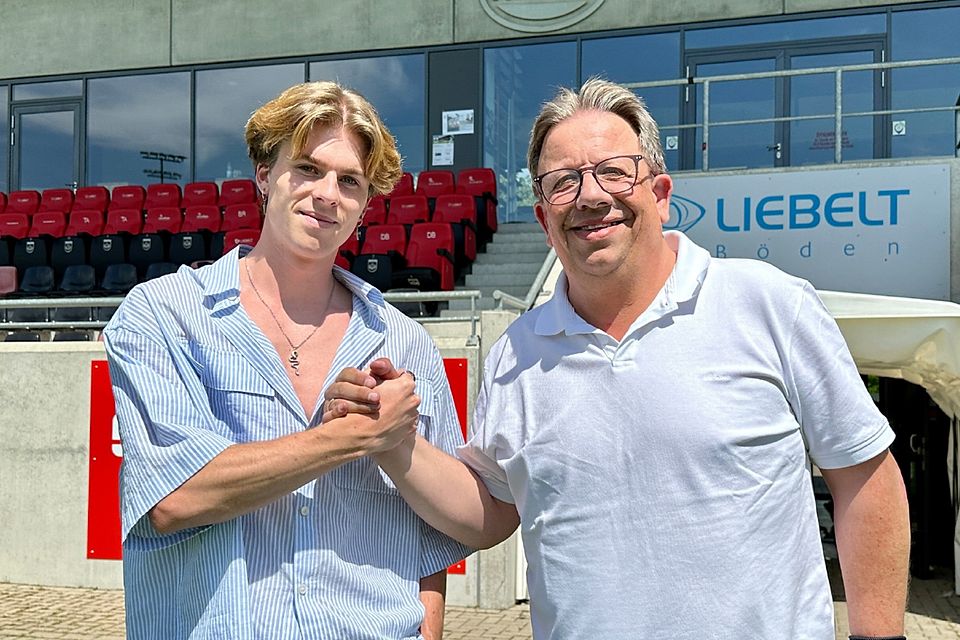 Lippstadts Sportlicher Leiter Dirk Brökelmann (rechts) mit Neuzugang Lewin D'Hone.