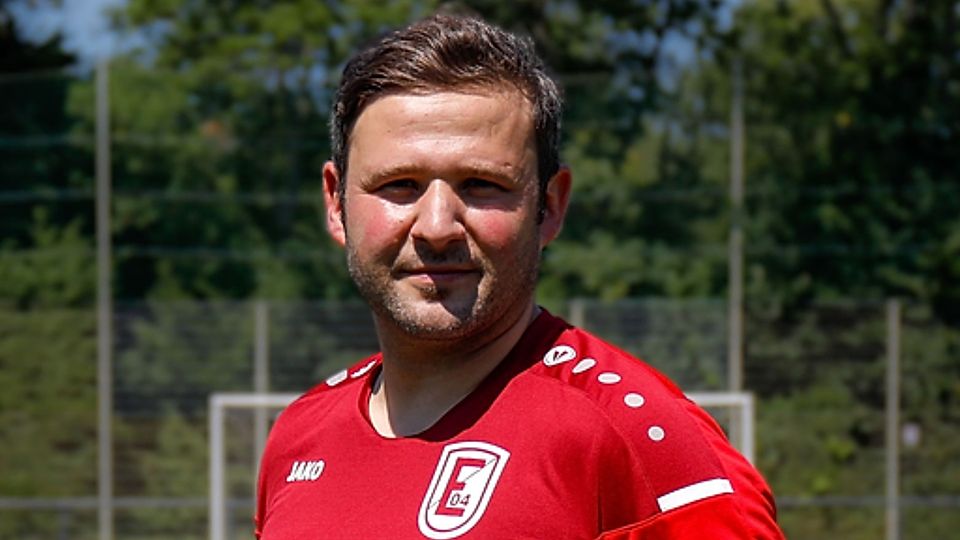 Kerim Kara hat seinen Vertrag beim TSV Eller verlängert.