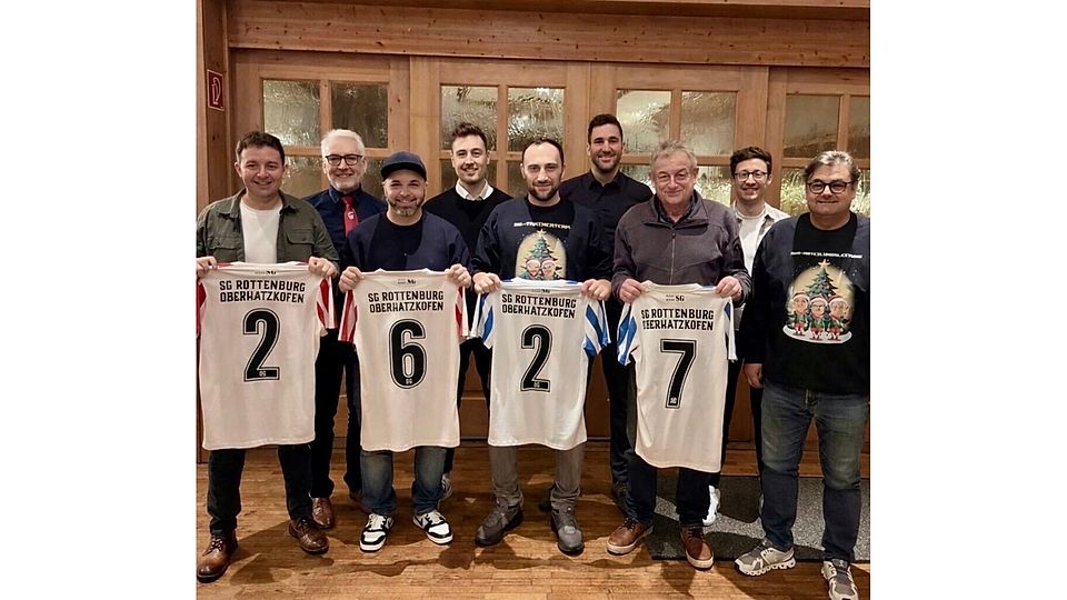 Die beiden Coaches und die Verantwortlichen der beiden Klubs 