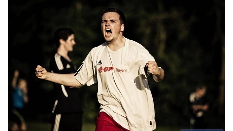 Da kommt Freude auf: SV Kumhausen Kapitän Andreas Schiller erzielte das goldene Tor zum 1:0 Erfolg über den SV Neufraunhofen und schoss den SVK damit an die Tabellenspitze der Kreisklasse Landshut. Fo