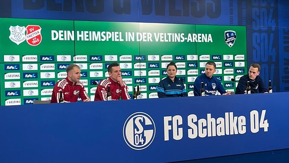 Tobias Kleppel, Phillip Hennes, Max Szafranski und Leon Hermes arbeiteten den Samstagnachmittag in der Pressekonferenz auf Schalke kurz nach Abpfiff auf.