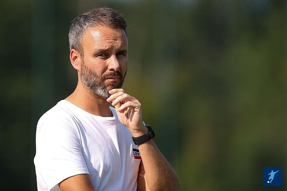Ziel (fast) erreicht: Mit Meisterschaft und Aufstieg in die Kreisklasse will sich VfB-Coach Mitsch Eder vom Schneckenberg verabschieden. 