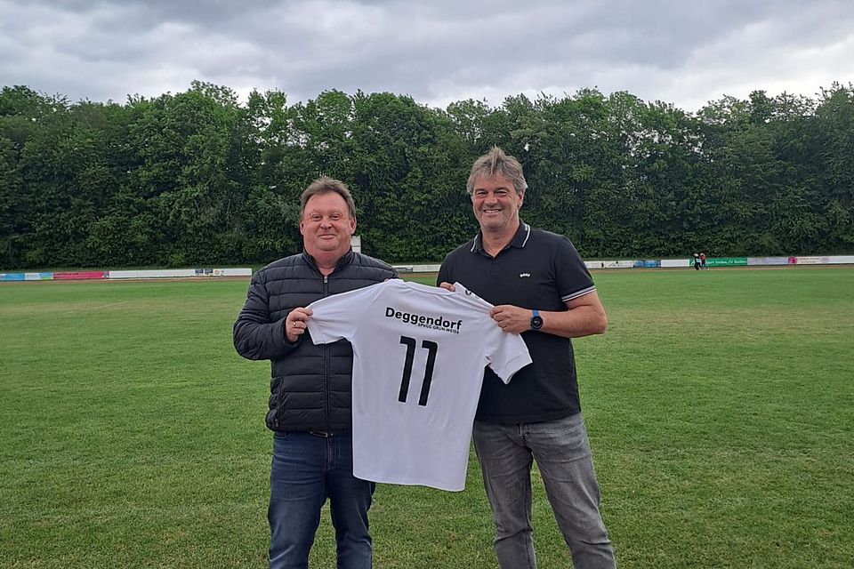 Neu-Coach Wolfgang Kammerl (re.) mit Deggendorfs Manager Andreas Schäfer Neu-Coach Wolfgang Kammerl (re.) mit Deggendorfs Manager Andreas Schäfer