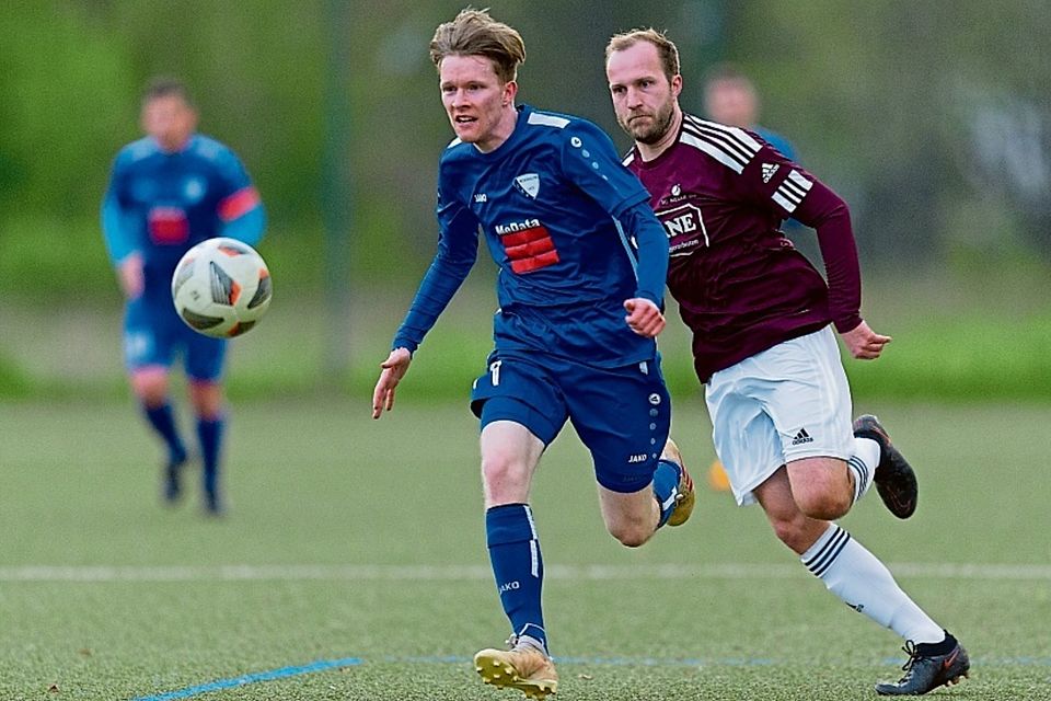 Hendrik Brune (in Blau) und der TSV Riemsloh können den Klassenerhalt mit einem Sieg gegen Bohmte feiern. 