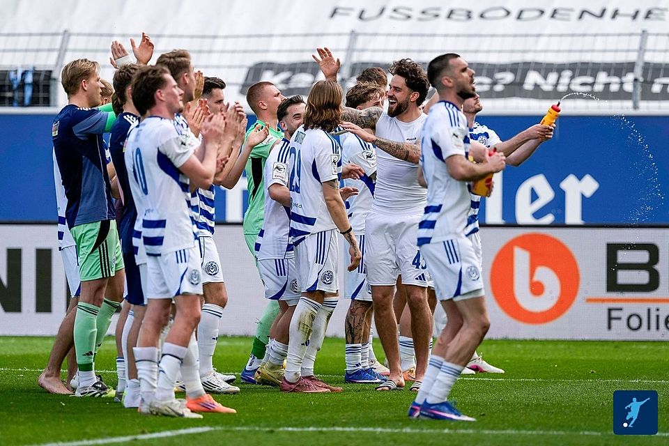 Diesmal darf die Mannschaft der Geschäftsführung des MSV Duisburg applaudieren. 