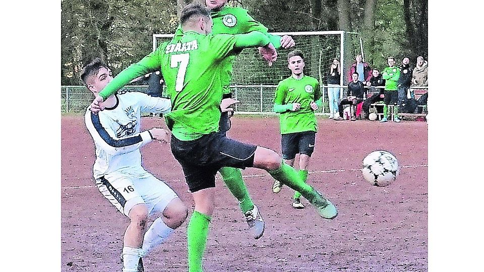 Gerderath – Dremmen 1:0: Mit diesem Schuss macht Sven Jansen den ersten Gerderather Sieg perfekt.