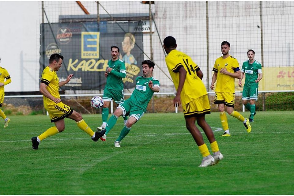 Gegen Morlautern nutzte Waldalgesheims Joshua Iten (grünes trikot, Mitte) die erste Chance zum 1:0. Foto: Edgar Daudistel Gegen Morlautern nutzte Waldalgesheims Joshua Iten (grünes trikot, Mitte) die erste Chance zum 1:0. Foto: Edgar Daudistel