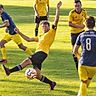 Immer einen Schritt schneller: Der TSV Babenhausen (blau-gelb) hatte gegen den TSV Kammlach (gelb-schwarz) meist die besseren Ideen und sicherte sich einen auch in dieser Höhe verdienten 5:1-Sieg.