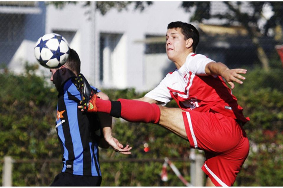 Keinen Sieger fand das Duell zwischen dem SV Ebnet (rot) und dem PSV Freiburg | Foto: Benedikt Hecht