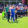 Testspiel SV Traisa - SV Darmstadt 98: Fabian Holland führt sein Team wieder als Kapitän nach langer Verletzungspause auf Feld.	Foto: Guido Schiek