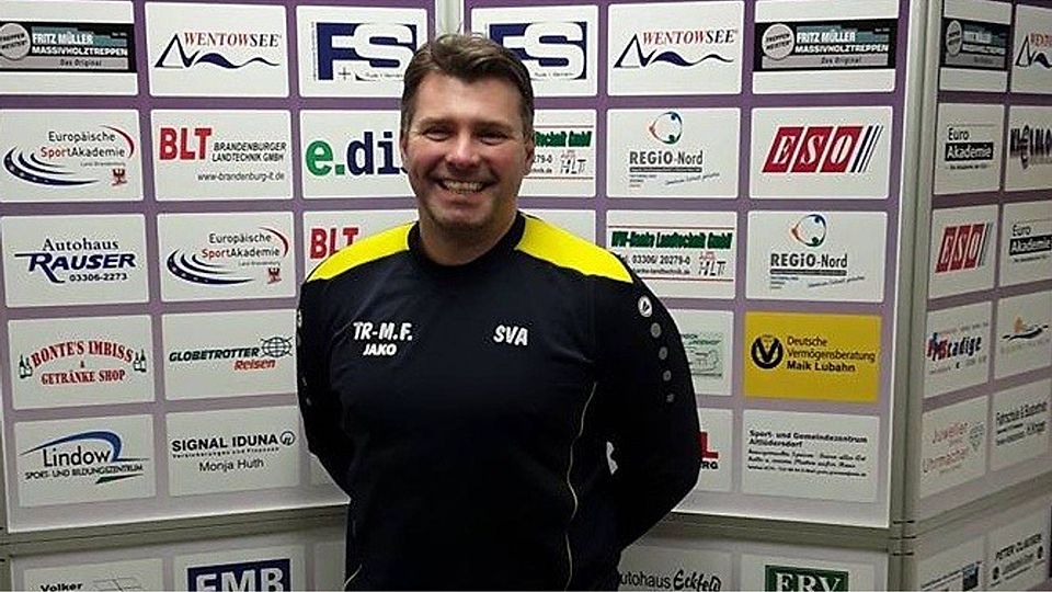 Hoch erfreut: Mike Frank ist zurück an der Seitenlinie des SV Altlüdersdorf. Foto: Verein