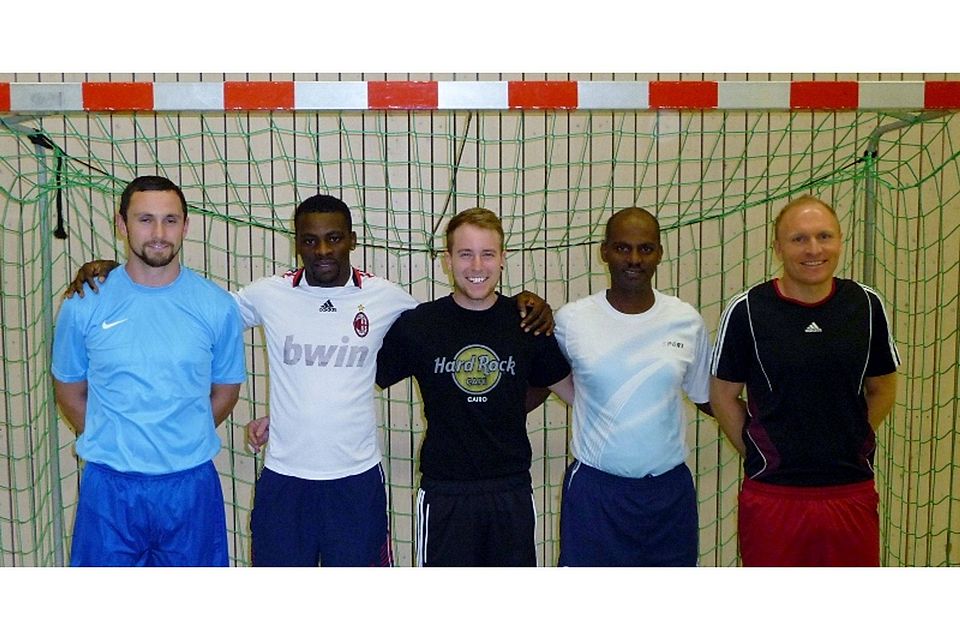 Von links: Spielertrainer Jürgen Denz, Smart Amos, Markus Wirthmüller, Yonas Kebede, Co-Trainer Rudi Pommer.