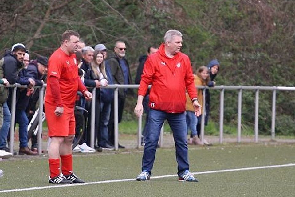 Frank Eigenwillig (rechts) trainiert ab sofort den Hombrucher SV.