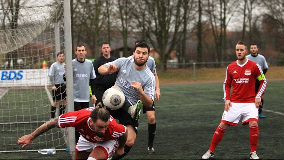 Ob der nicht schon im Aus war? Beim Wintercup trifft RWO Alzey nach dem Auftaktsieg gegen Mauchenheim nun auf SG Kibo/Orbis. F: Wolff
