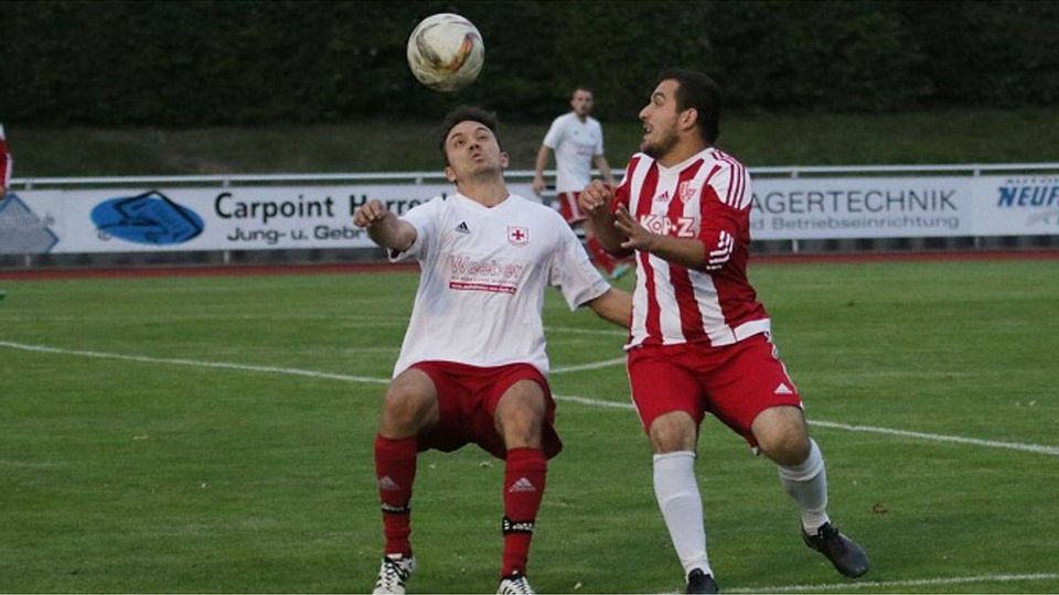 Der FC Unterjettingen (links Marco Dogan) ließ den Türk. SV Herrenberg nicht zum Zug kommen Foto: Bäuerle