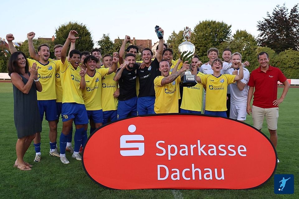 Der FC Pipinsried hatte am Dienstagabend Grund zum Feiern.