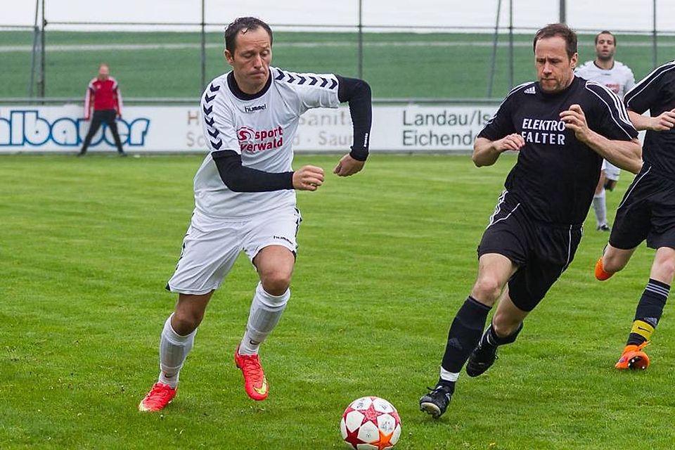 Von 2014 bis 2016 kickte Linhart beim VfB Straubing.