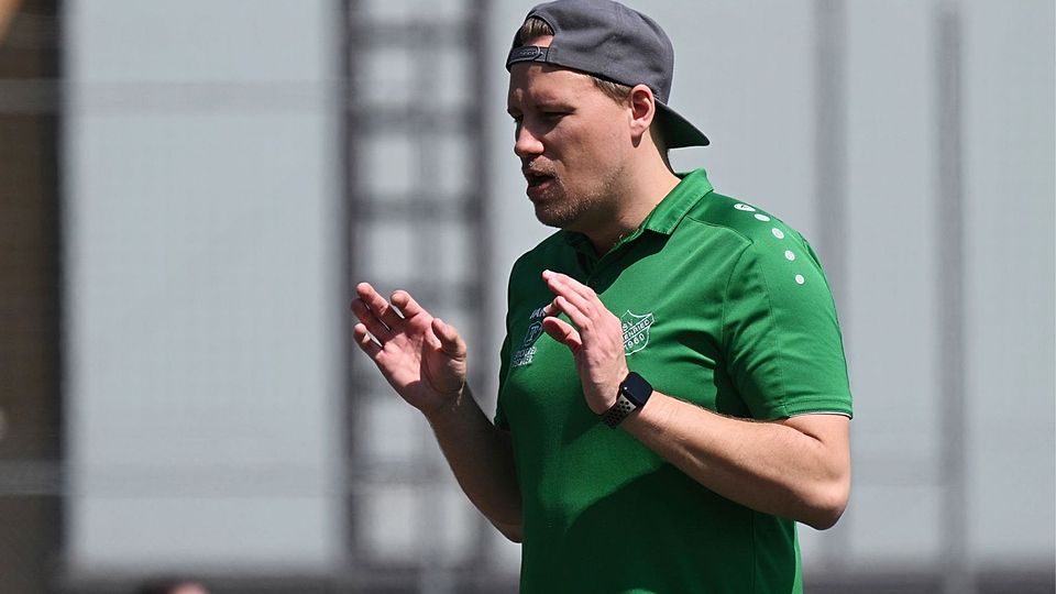 Bleibt doch Trainer der Thenrieder Landesliga-Frauen: Lukas Riedl.