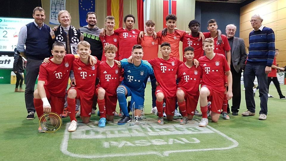 Das C-Junioren-Siegerteam beim Sonnenland-Cup 2020: der FC Bayern München. Das Tunier wurde wie immer top-organisiert von der SpVgg Hacklberg und dem SV Schalding-Heining. 