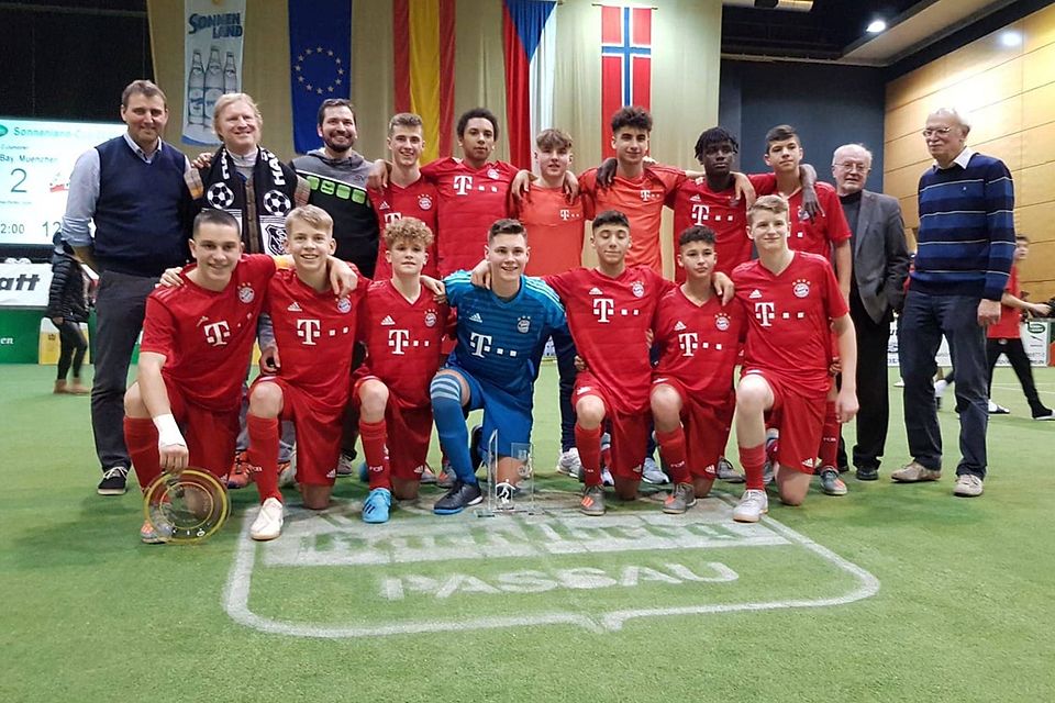 Das C-Junioren-Siegerteam beim Sonnenland-Cup 2020: der FC Bayern München. Das Tunier wurde wie immer top-organisiert von der SpVgg Hacklberg und dem SV Schalding-Heining. 