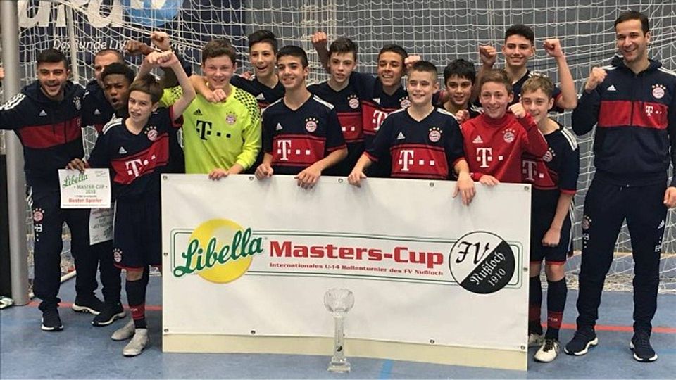 Die siegreichen Bayern feiern ausgelassen. Foto: Libella Masters-Cup