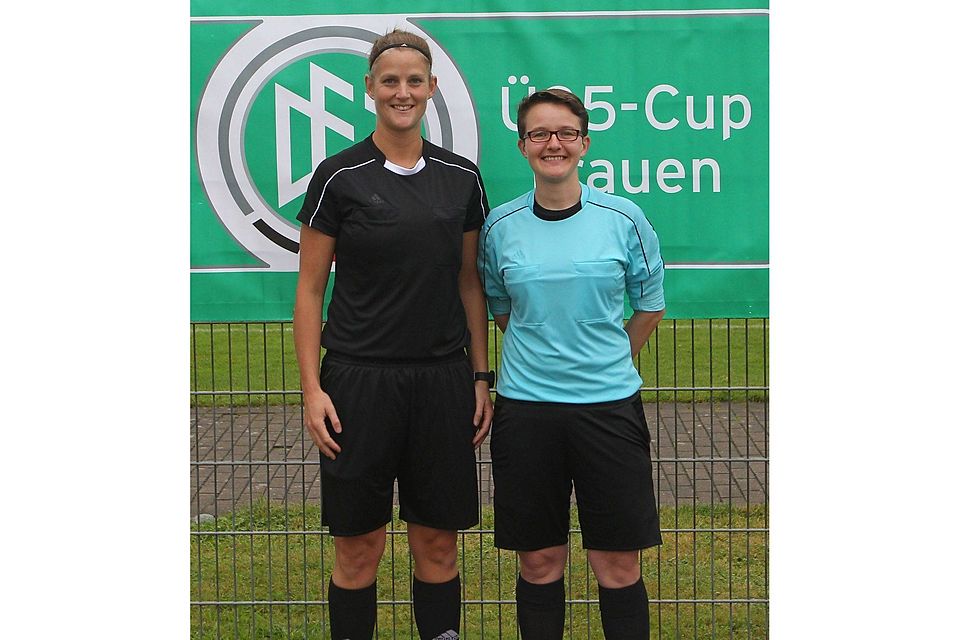 Hatten Spaß am Ü-35-Turnier in Hamburg: Sille Peters (links) und Antje Willert vom TSV Siems.