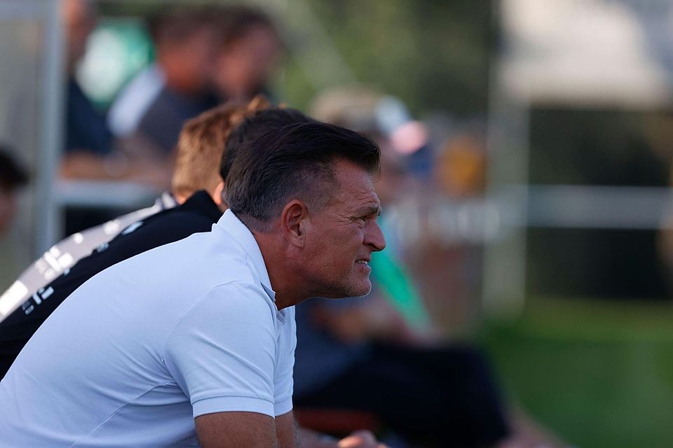 Rainer Elfinger folgt bei Türkgücü München auf den zurückgetretenen Spielertrainer Ünal Tosun. Rainer Elfinger folgt bei Türkgücü München auf den zurückgetretenen Spielertrainer Ünal Tosun.