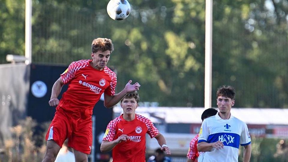 Für das Team von RW Walldorf um Nicholas Beier (l.) und Teamgefährte Nicolas Gleiber geht es am Mittwoch zur U21 des SV Darmstadt 98, die das Hinspiel in Walldorf 4:1 gewonnen hat. 	Foto: Uwe Krämer