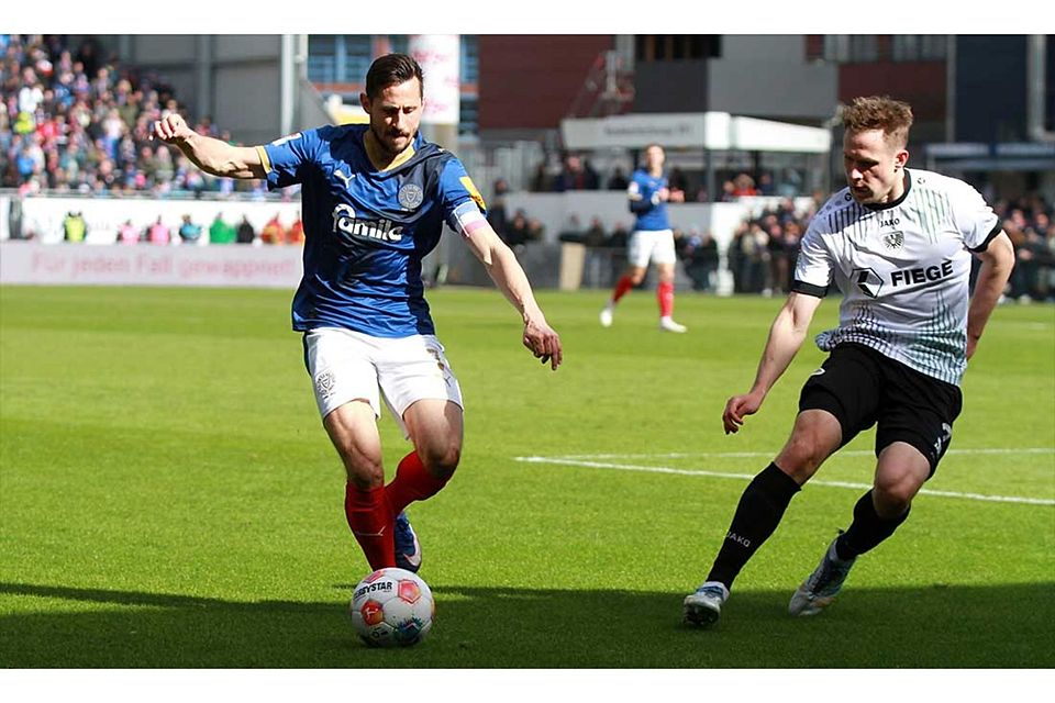 Steven Skrzybski (Holstein Kiel) im Spiel gegen Preußen Münster. 