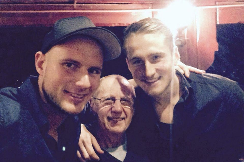 Gute Freunde kann niemand trennen: "Flory" (links) mit TuS-Kameraden.