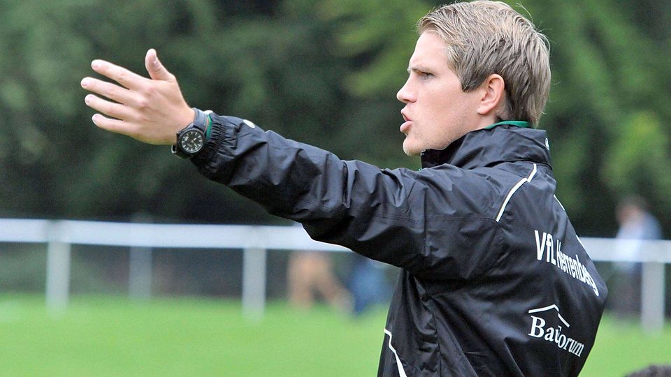 Michael Sattler gibt als Trainer des Bezirksliga-Teams weiter die Richtung vor Foto: Holom