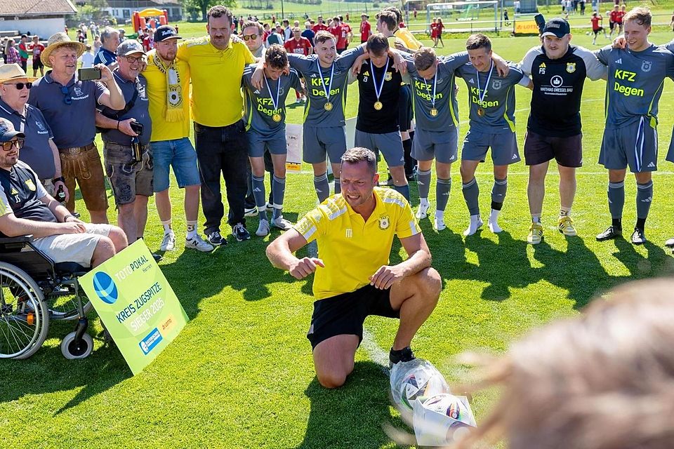 Einpeitschen fürs Pokalduell: Im Zugspitzfinale gegen den TSV Otterfing hat das bei den Bullachern schon hervorragend funktioniert. Doch jetzt kommt ein Regionalligist. Einpeitschen fürs Pokalduell: Im Zugspitzfinale gegen den TSV Otterfing hat das bei den Bullachern schon hervorragend funktioniert. Doch jetzt kommt ein Regionalligist.