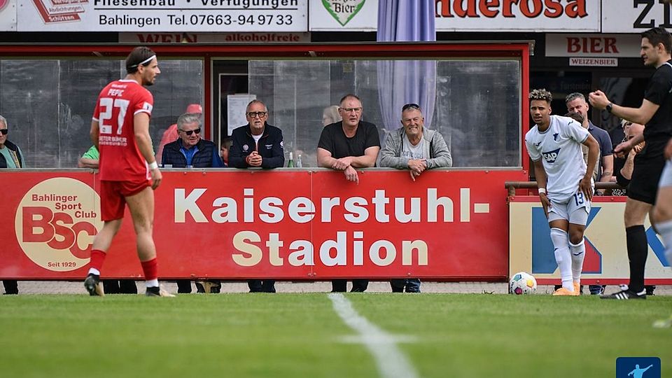 Im Kaiserstuhlstadion wird auch in der kommenden Saison Regionballigafußball gespielst.
