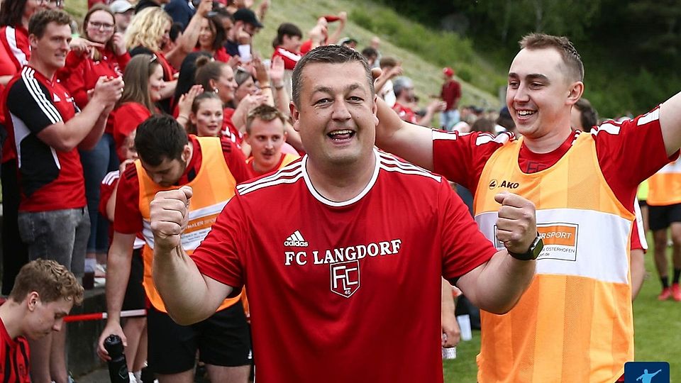 Robert Ertl (im Vordergrund) ist nicht mehr Trainer des FC Langdorf