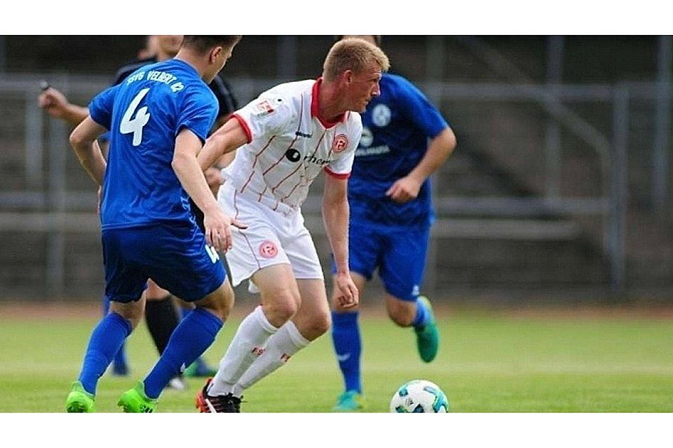 Axel Bellinghausen (weißer Dress) feierte sein Debüt für die U23 der Fortuna. F: Jochen Classen