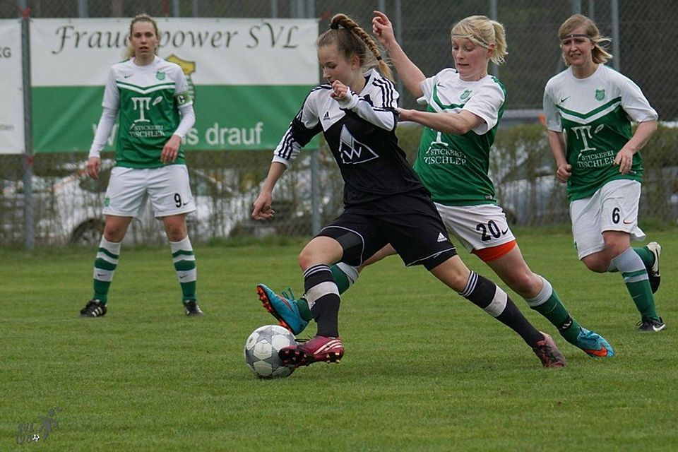 Immer mal wieder setzten sich die Spielerinnen des SV Leerstetten (li. Alisa Pesteritz) gut in Sze­ne, allerdings nicht entscheidend genug. F: Perzl