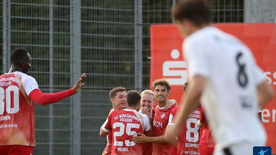 In allerletzter Minute sind die Würzburger Kickers an diesem Dienstagabend in Coburg als glücklicher Sieger vom Platz gegangen. Endstand: 2:1